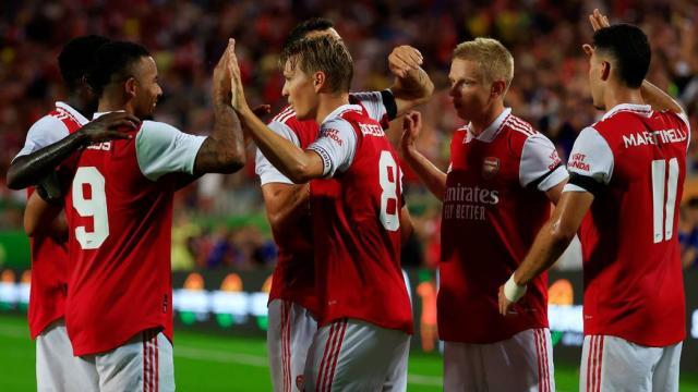 Arsenal-team-celebration.jpg